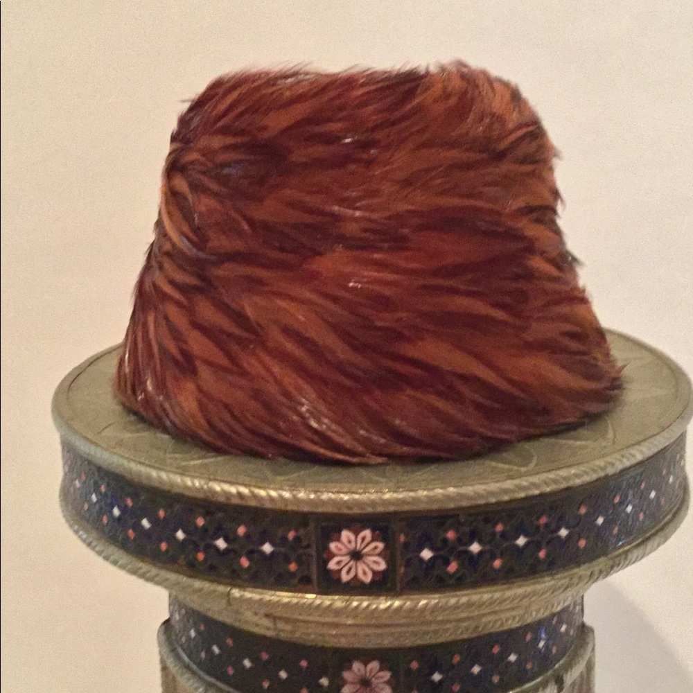 Gorgeous Alfreda Inc feather hat